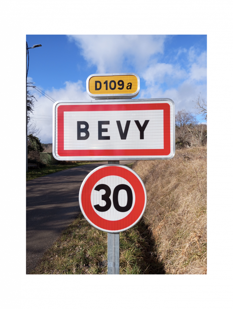 Photo panneau Bévy et limitation de vitesse 30 km/h